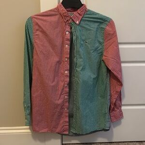 Get a jump on Christmas with this vineyard vines shirt.